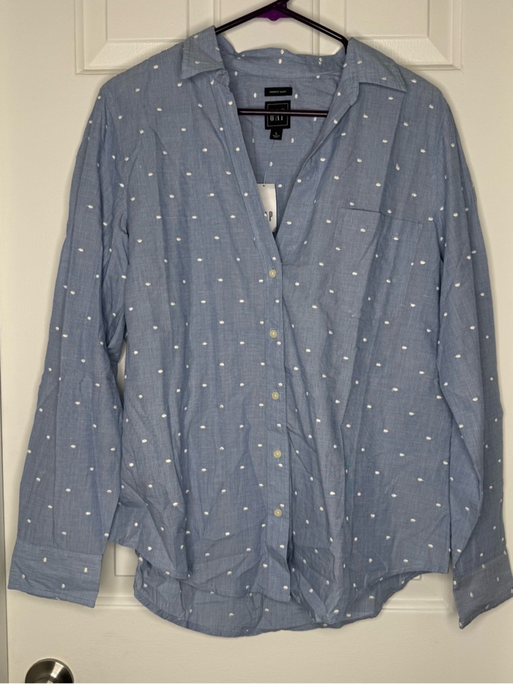 GAP Women’s Light Blue chambray Dot-Print Button-Down Shirt Large NWT - Picture 3 of 5